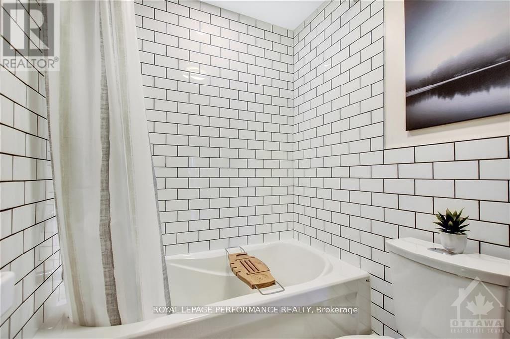 48 Hawthorne Avenue, Ottawa, ON - Indoor Photo Showing Bathroom