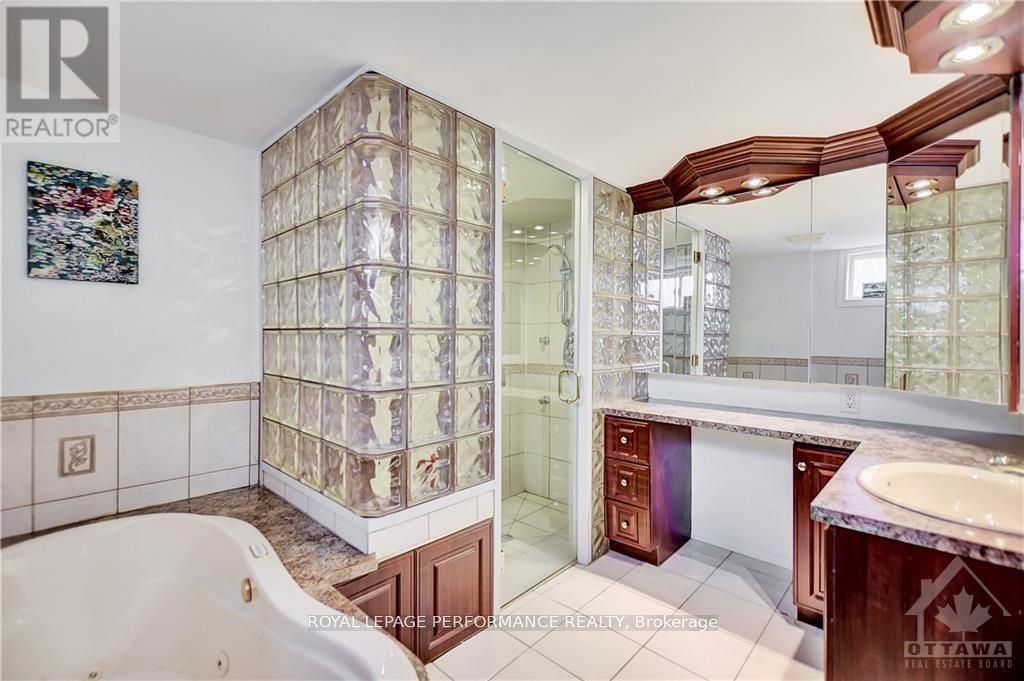 48 Hawthorne Avenue, Ottawa, ON - Indoor Photo Showing Bathroom