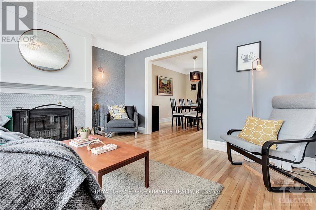 48 Hawthorne Avenue, Ottawa, ON - Indoor Photo Showing Living Room With Fireplace