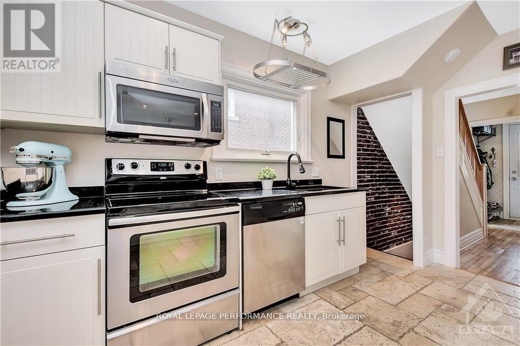 48 Hawthorne Avenue, Ottawa, ON - Indoor Photo Showing Kitchen