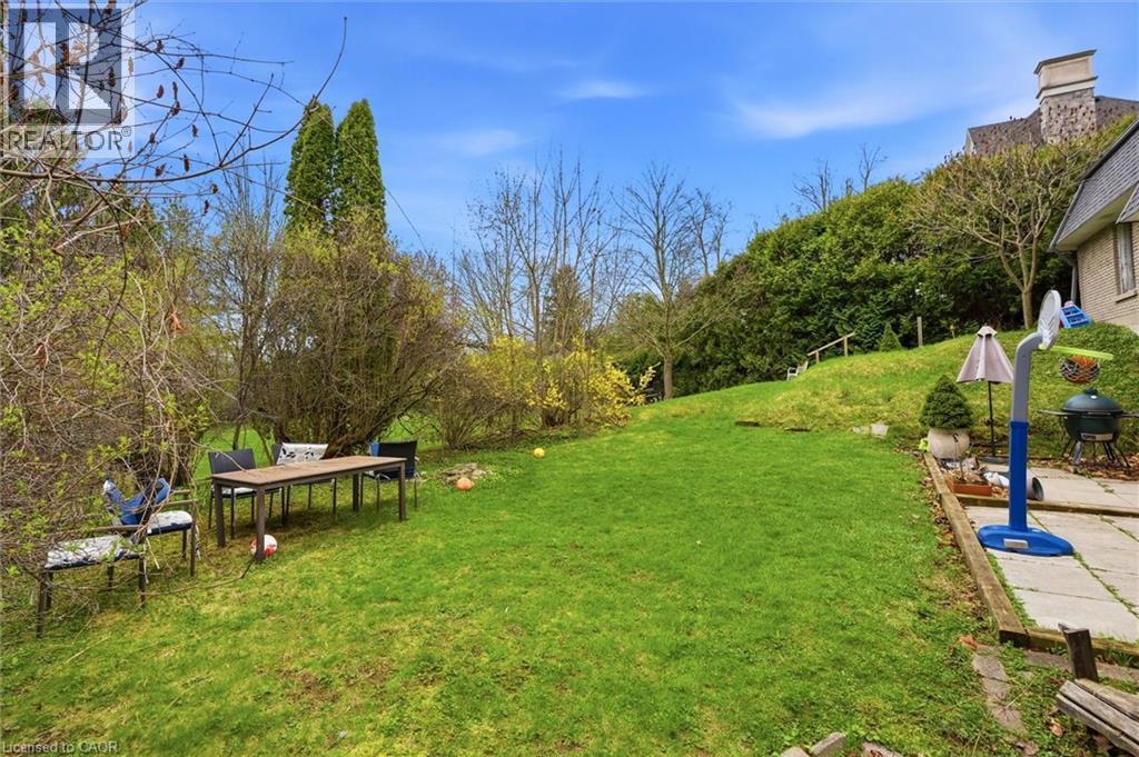 1310 Beaufort Drive, Burlington, ON - Outdoor