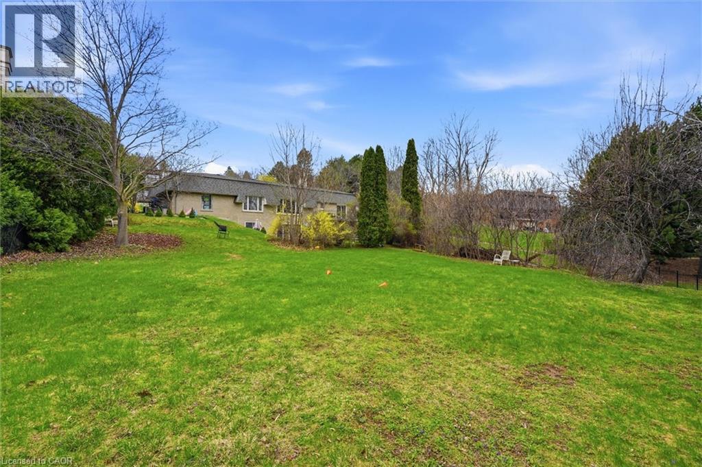 1310 Beaufort Drive, Burlington, ON - Outdoor