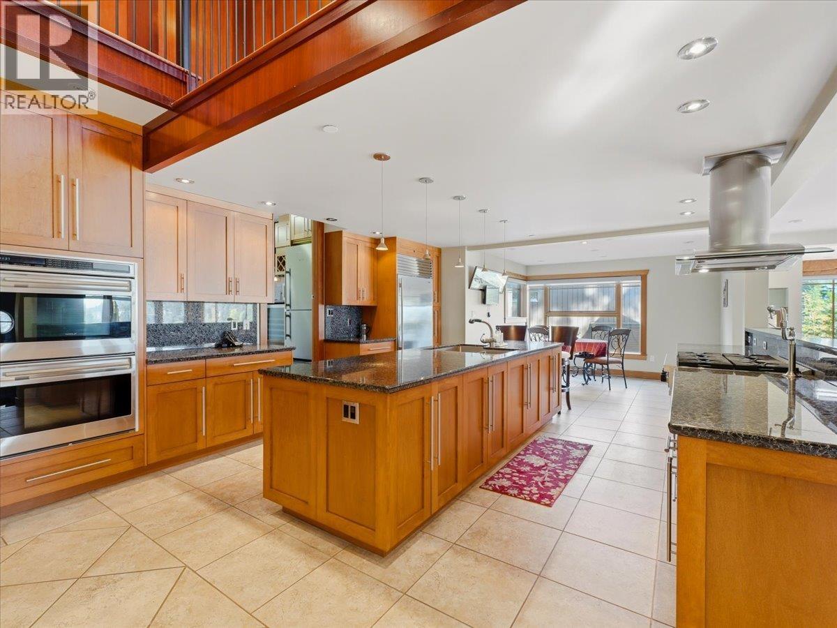 5812 Eagle Island, West Vancouver, BC - Indoor Photo Showing Kitchen