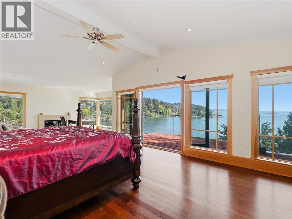 5812 Eagle Island, West Vancouver, BC - Indoor Photo Showing Bedroom
