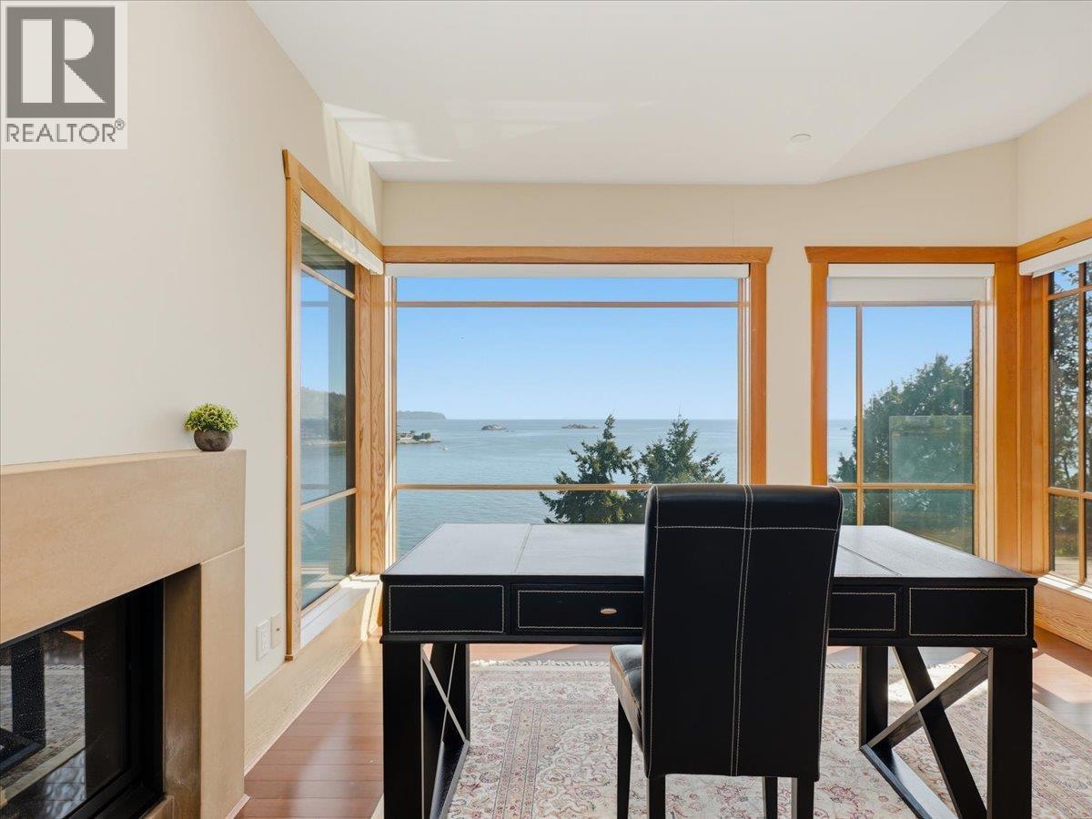 5812 Eagle Island, West Vancouver, BC - Indoor With Fireplace