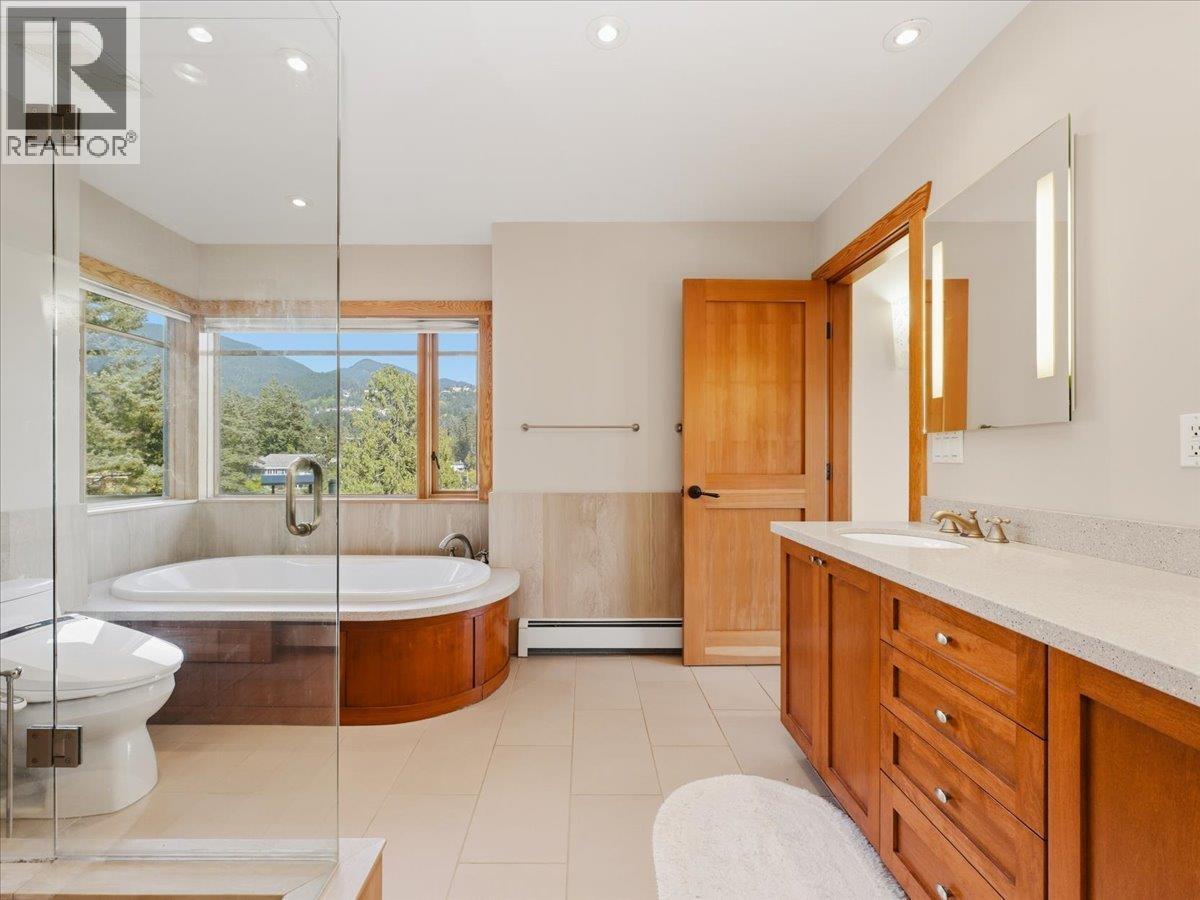 5812 Eagle Island, West Vancouver, BC - Indoor Photo Showing Bathroom