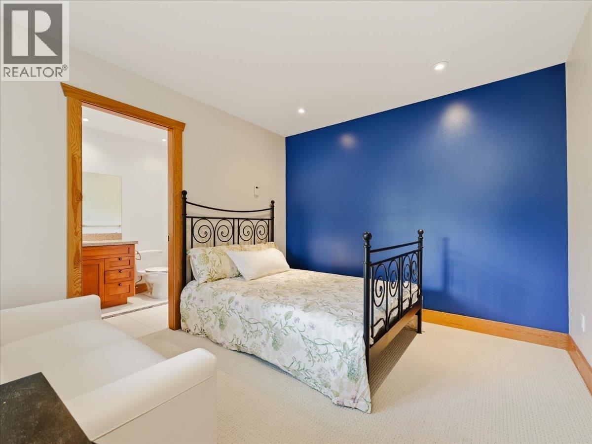 5812 Eagle Island, West Vancouver, BC - Indoor Photo Showing Bedroom