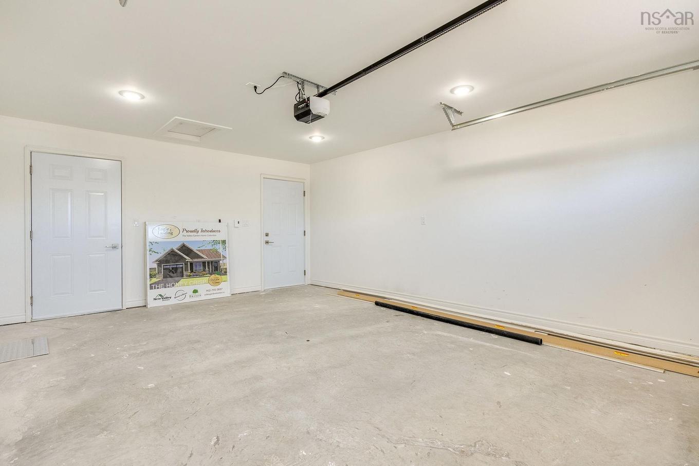 39 Covey Drive, North Kentville, NS - Indoor Photo Showing Garage
