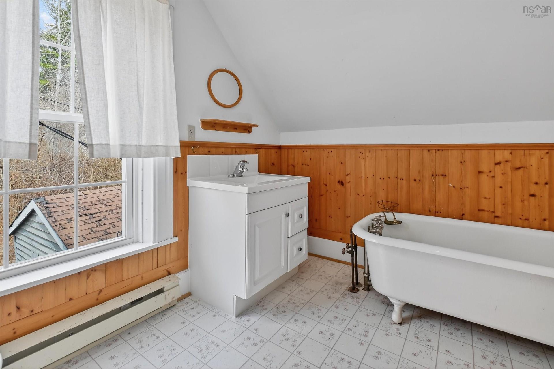 2145 Marble Mountain Rd, West Bay, NS - Indoor Photo Showing Laundry Room