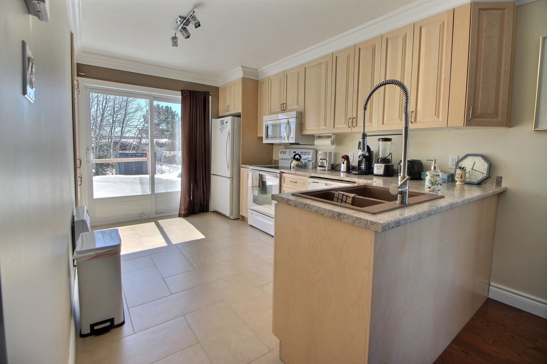 Kitchen - 522 4E Avenue E., Amos, QC - Indoor Photo Showing Kitchen With Double Sink