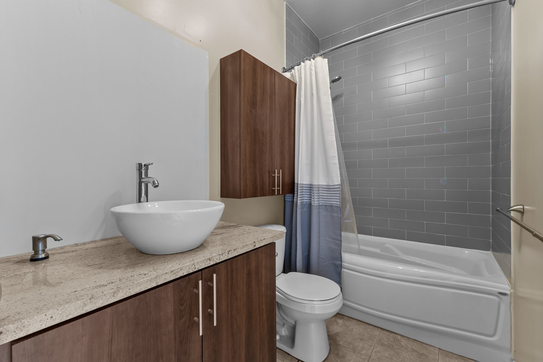 Salle de bains - 3-7660 18E Avenue, Montréal (Villeray/Saint-Michel/Parc-Extension), QC - Indoor Photo Showing Bathroom