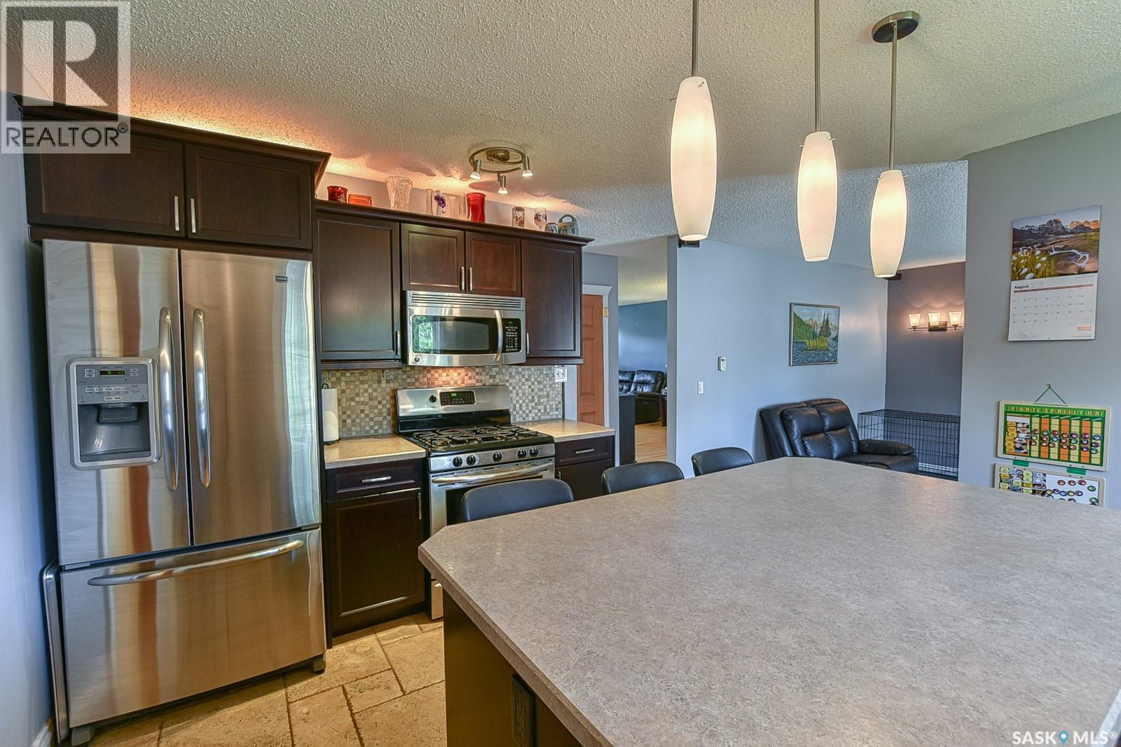2102 Truesdale Drive E, Regina, SK - Indoor Photo Showing Kitchen With Stainless Steel Kitchen