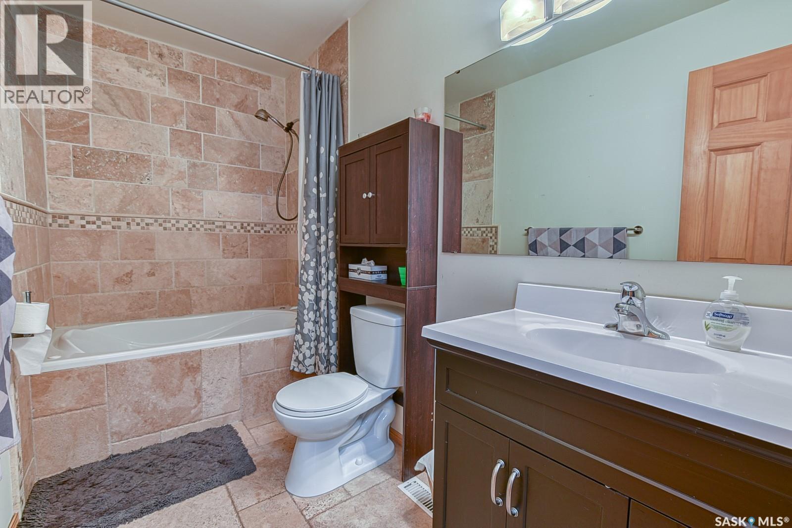 2102 Truesdale Drive E, Regina, SK - Indoor Photo Showing Bathroom