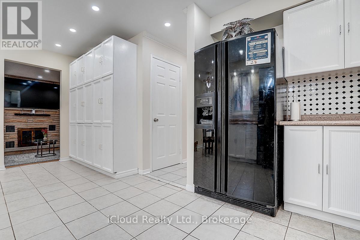 1114 Maple Gate Road, Pickering, ON - Indoor Photo Showing Other Room