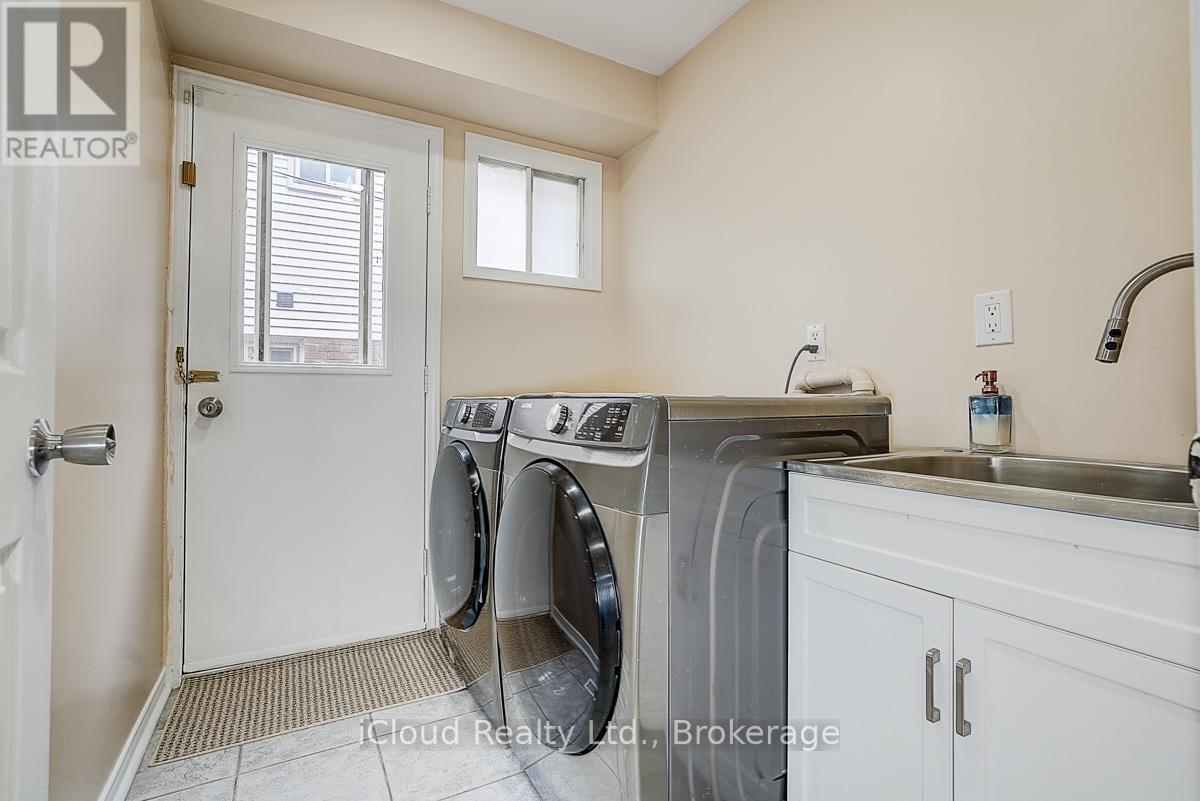 1114 Maple Gate Road, Pickering, ON - Indoor Photo Showing Laundry Room
