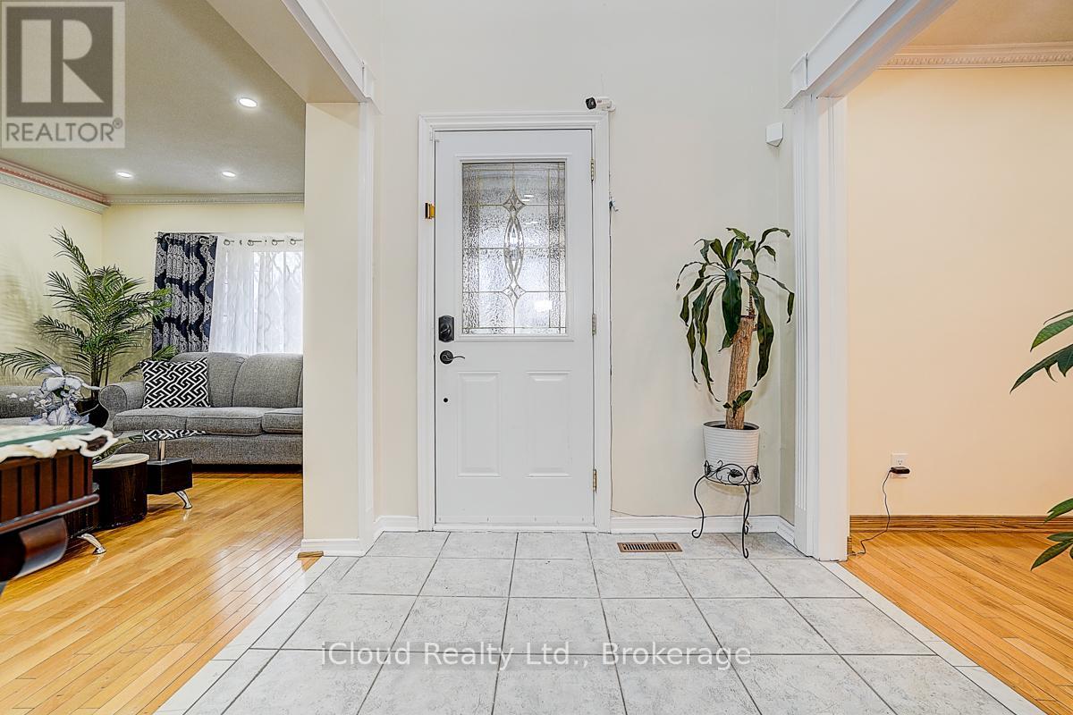 1114 Maple Gate Road, Pickering, ON - Indoor Photo Showing Other Room