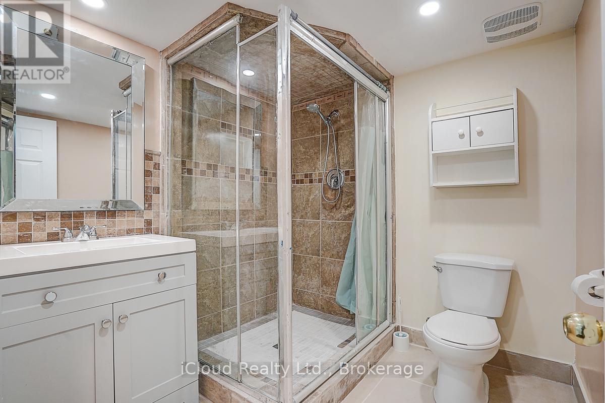 1114 Maple Gate Road, Pickering, ON - Indoor Photo Showing Bathroom