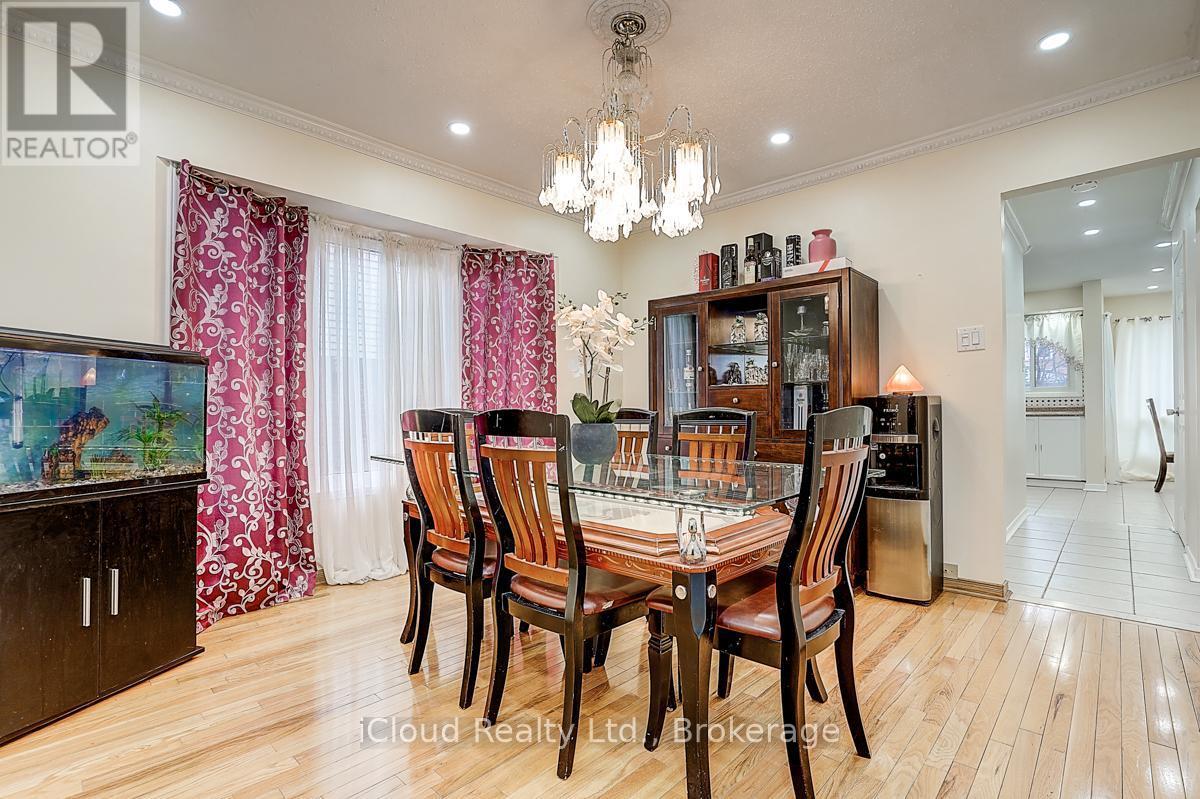 1114 Maple Gate Road, Pickering, ON - Indoor Photo Showing Dining Room