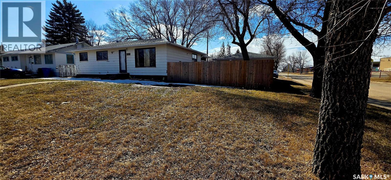 259 Duncan Road, Estevan, SK - Outdoor