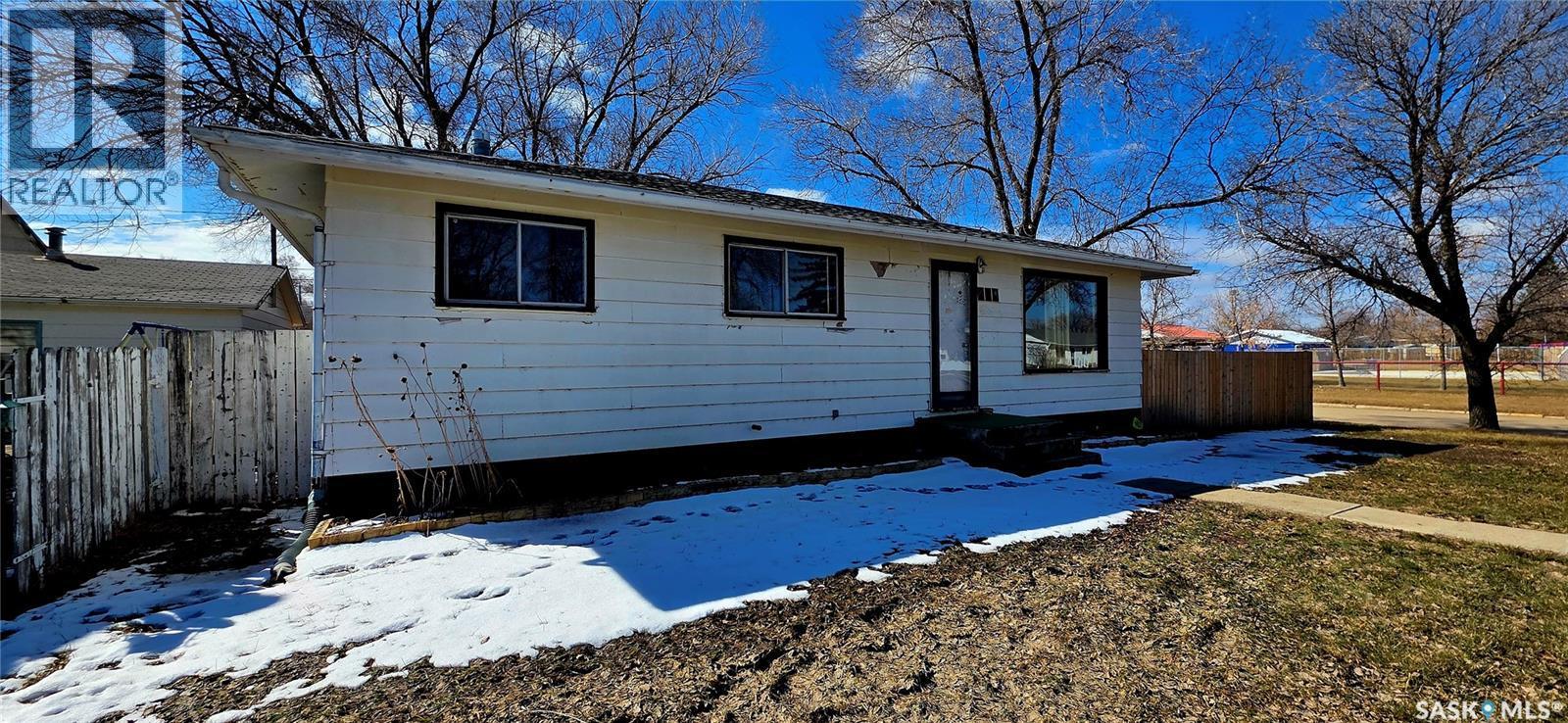 259 Duncan Road, Estevan, SK - Outdoor