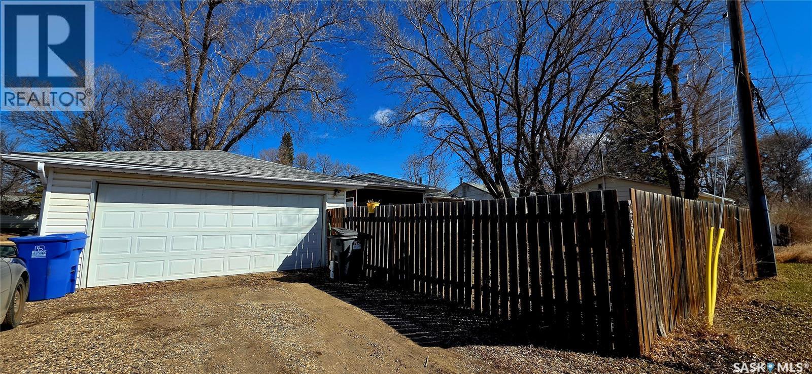 259 Duncan Road, Estevan, SK - Outdoor