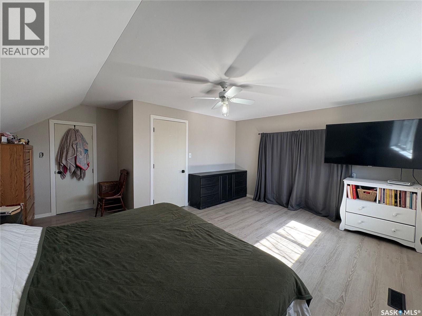112 1St Avenue, Vibank, SK - Indoor Photo Showing Bedroom