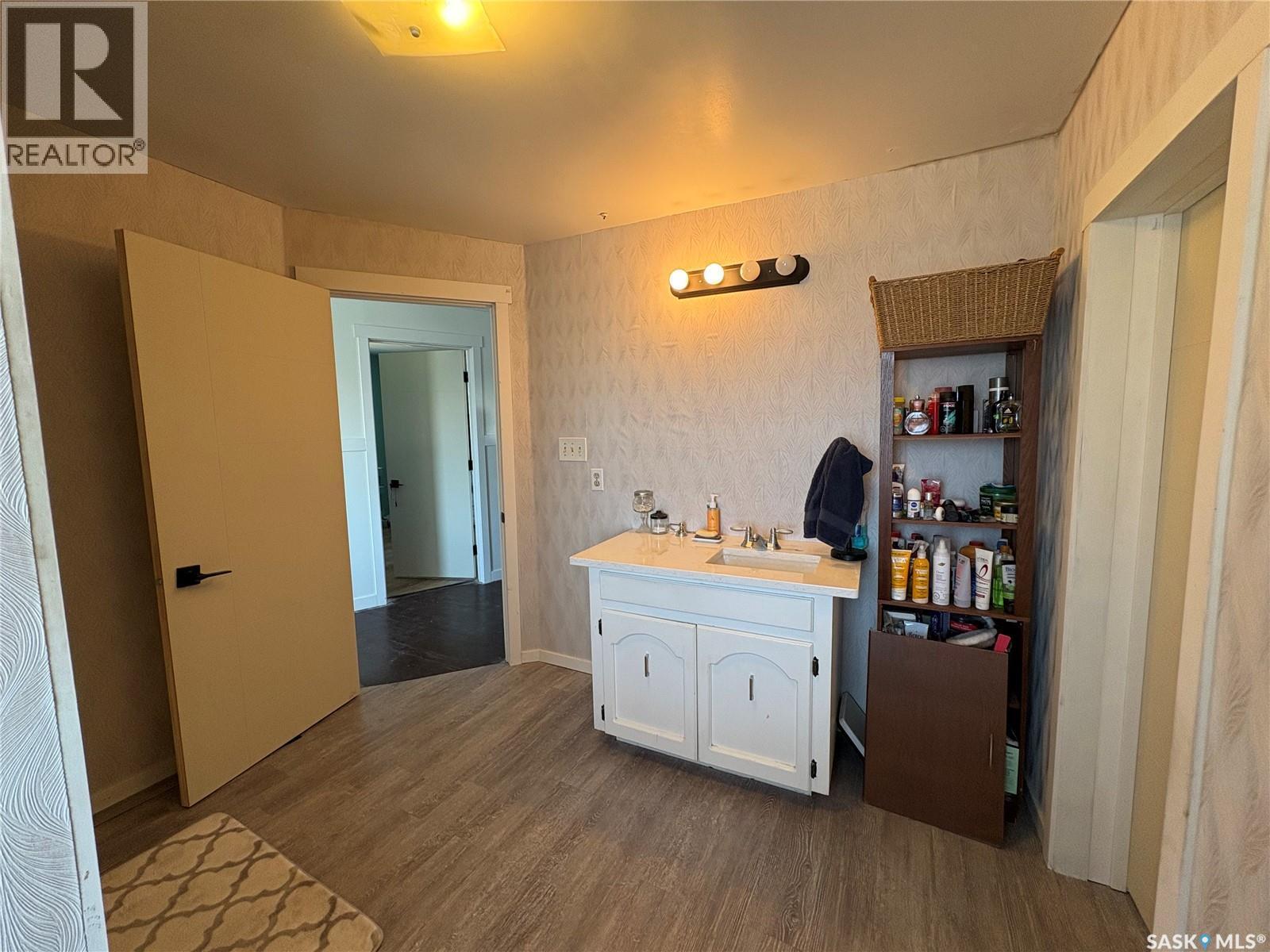 112 1St Avenue, Vibank, SK - Indoor Photo Showing Other Room