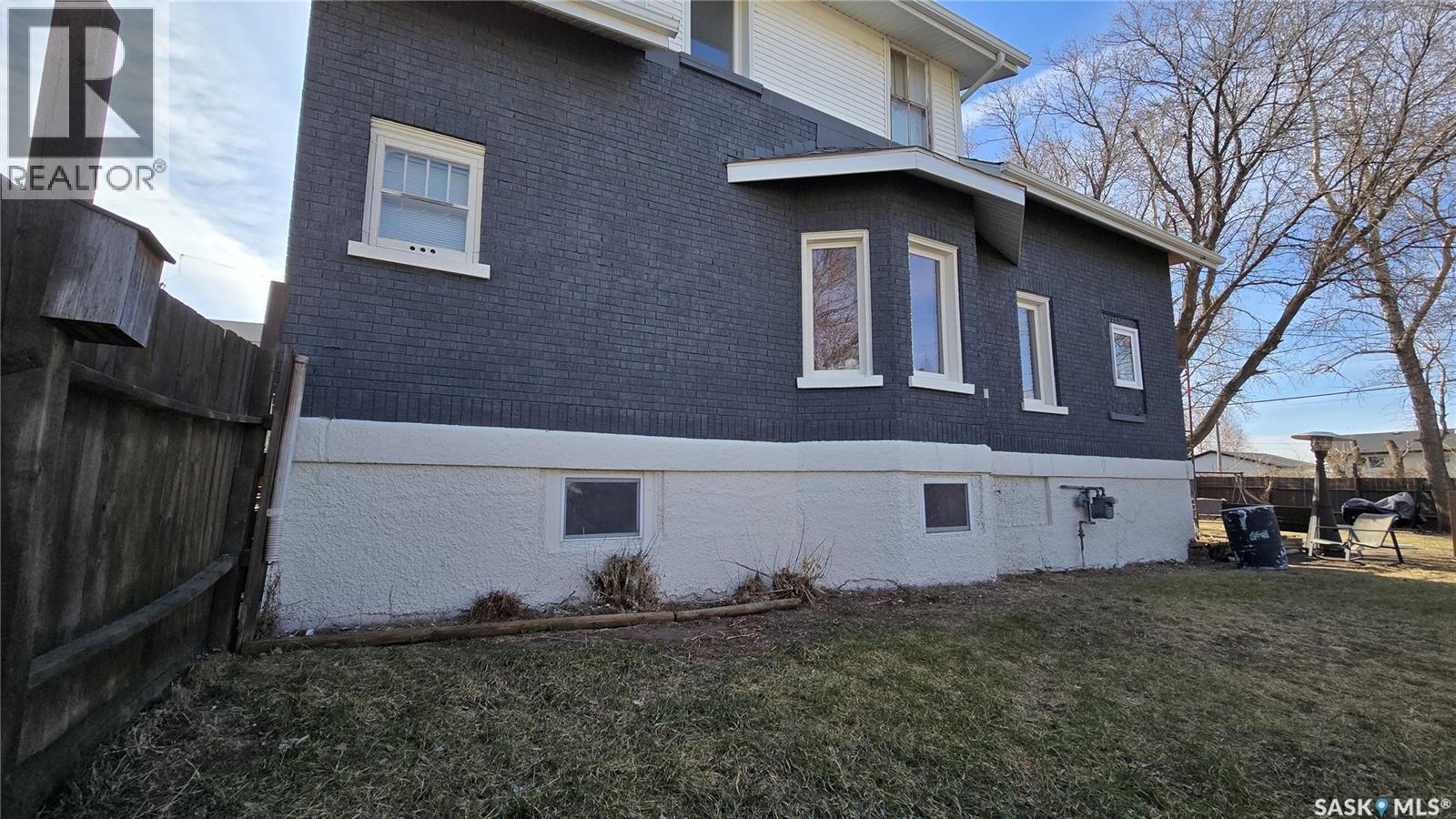 112 1St Avenue, Vibank, SK - Outdoor With Exterior