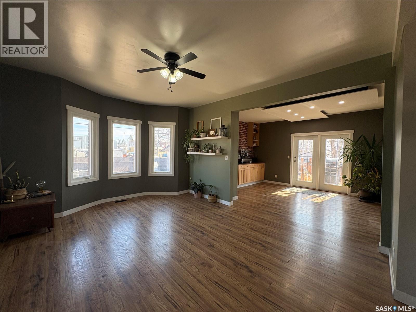 112 1St Avenue, Vibank, SK - Indoor