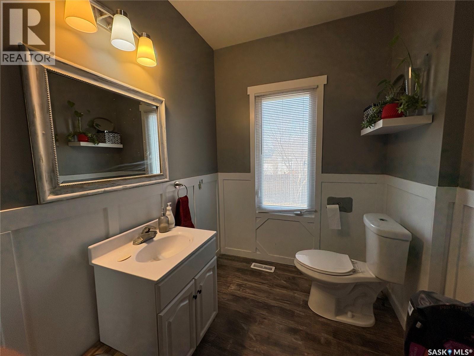 112 1St Avenue, Vibank, SK - Indoor Photo Showing Bathroom