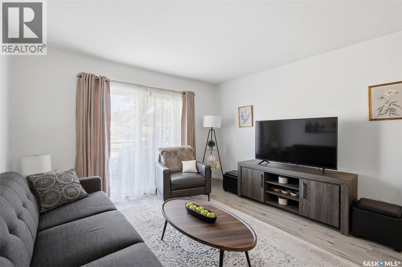 6 80 Berini Drive, Saskatoon, SK - Indoor Photo Showing Living Room