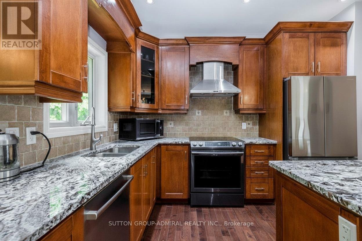 79 Forest Circle, Tiny, ON - Indoor Photo Showing Kitchen With Double Sink