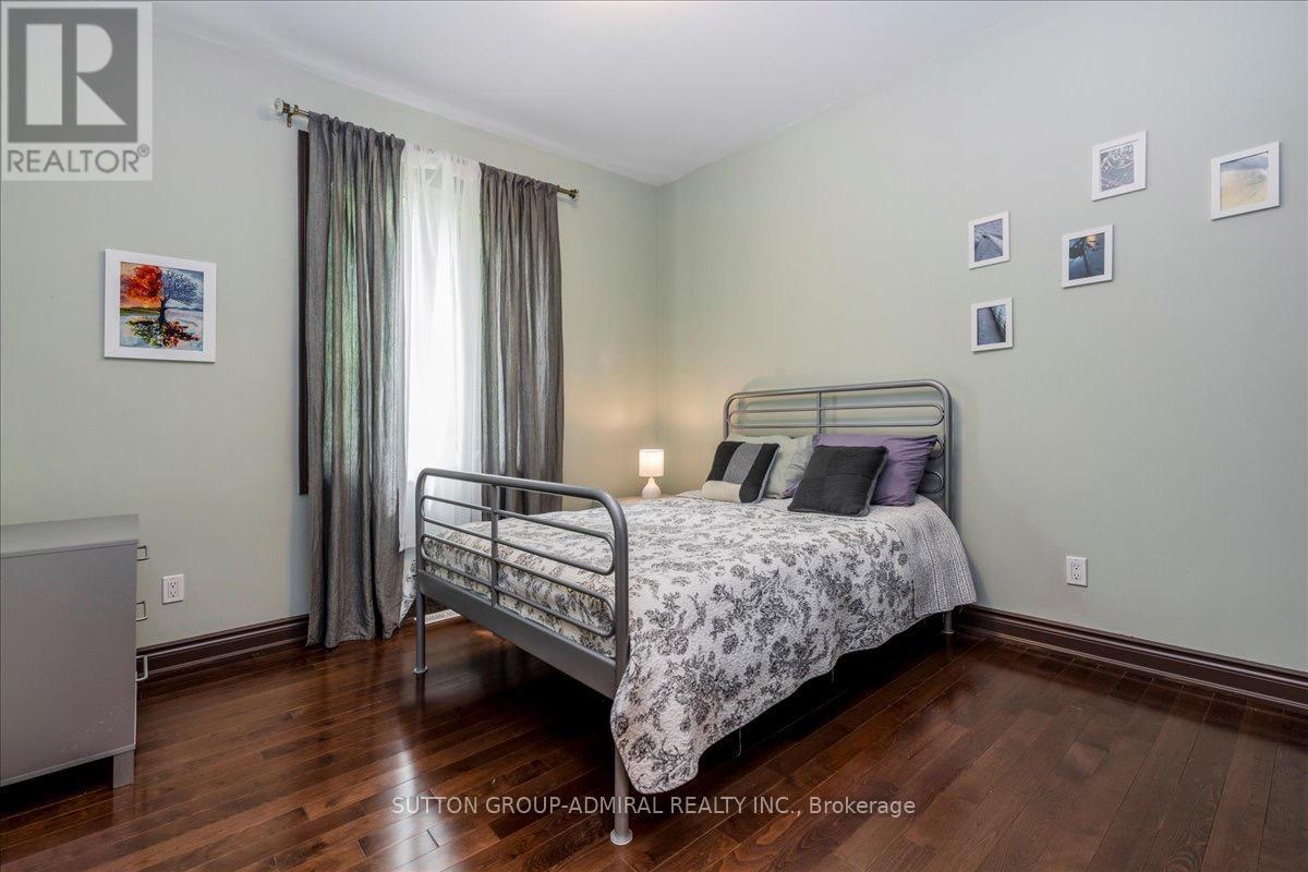 79 Forest Circle, Tiny, ON - Indoor Photo Showing Bedroom