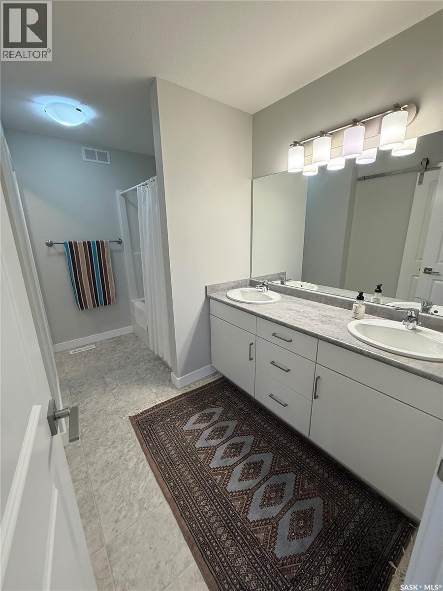 1061 Kolynchuk Crescent, Saskatoon, SK - Indoor Photo Showing Bathroom