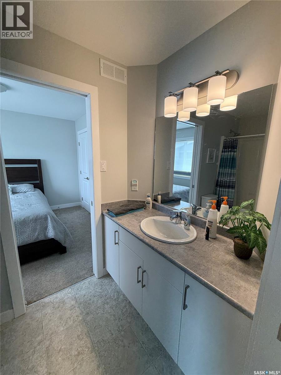 1061 Kolynchuk Crescent, Saskatoon, SK - Indoor Photo Showing Bathroom