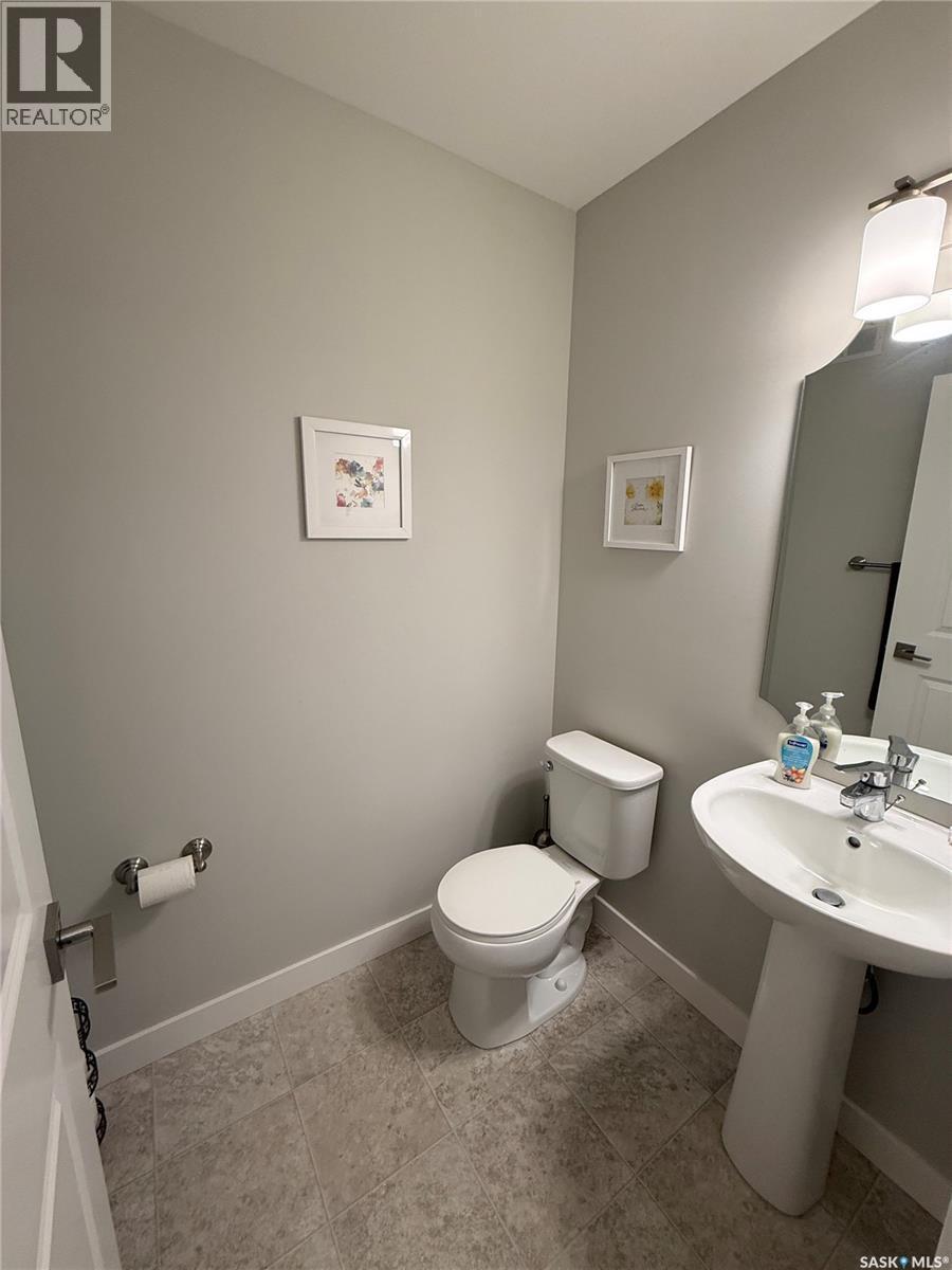 1061 Kolynchuk Crescent, Saskatoon, SK - Indoor Photo Showing Bathroom