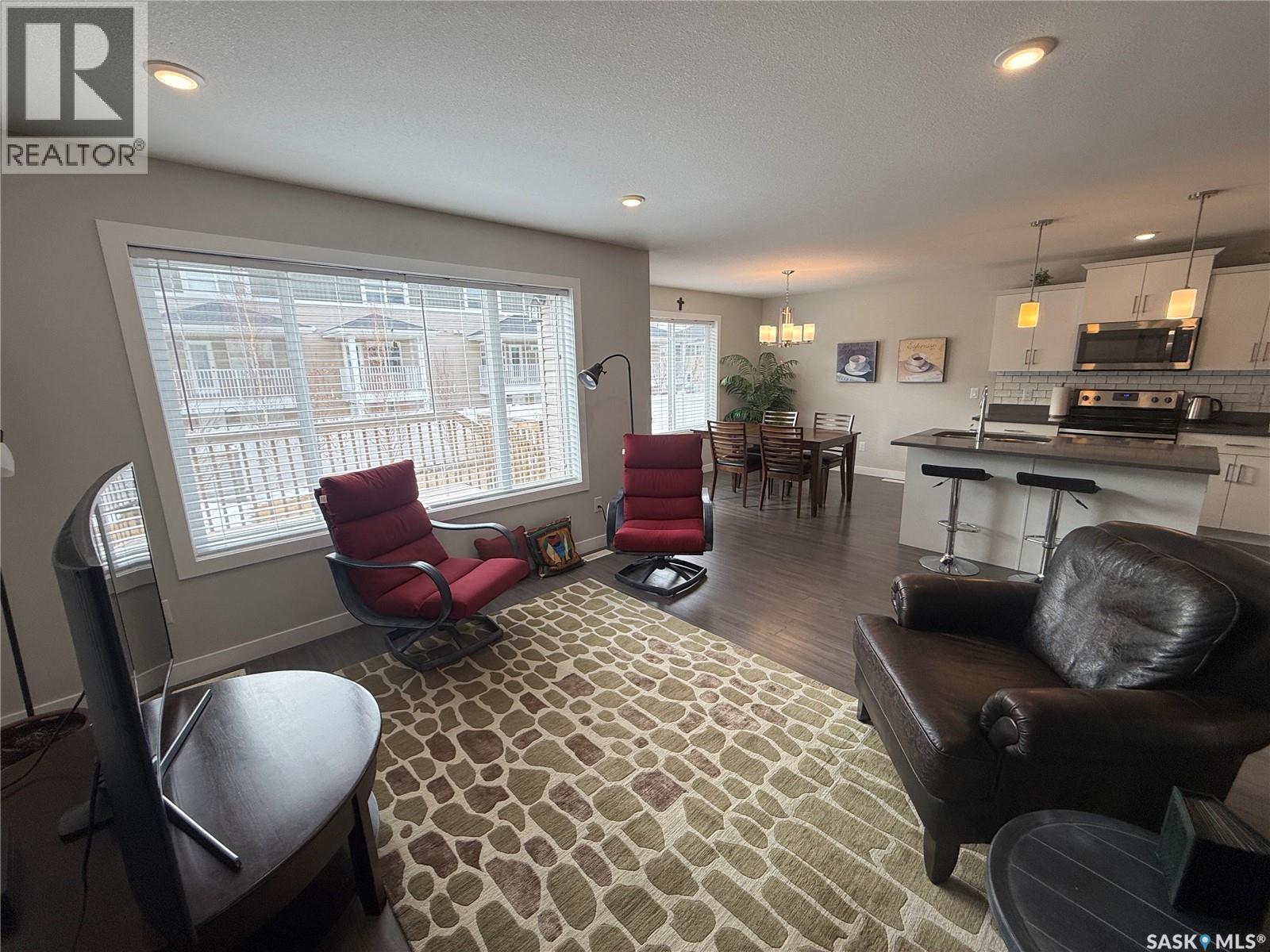 1061 Kolynchuk Crescent, Saskatoon, SK - Indoor Photo Showing Living Room
