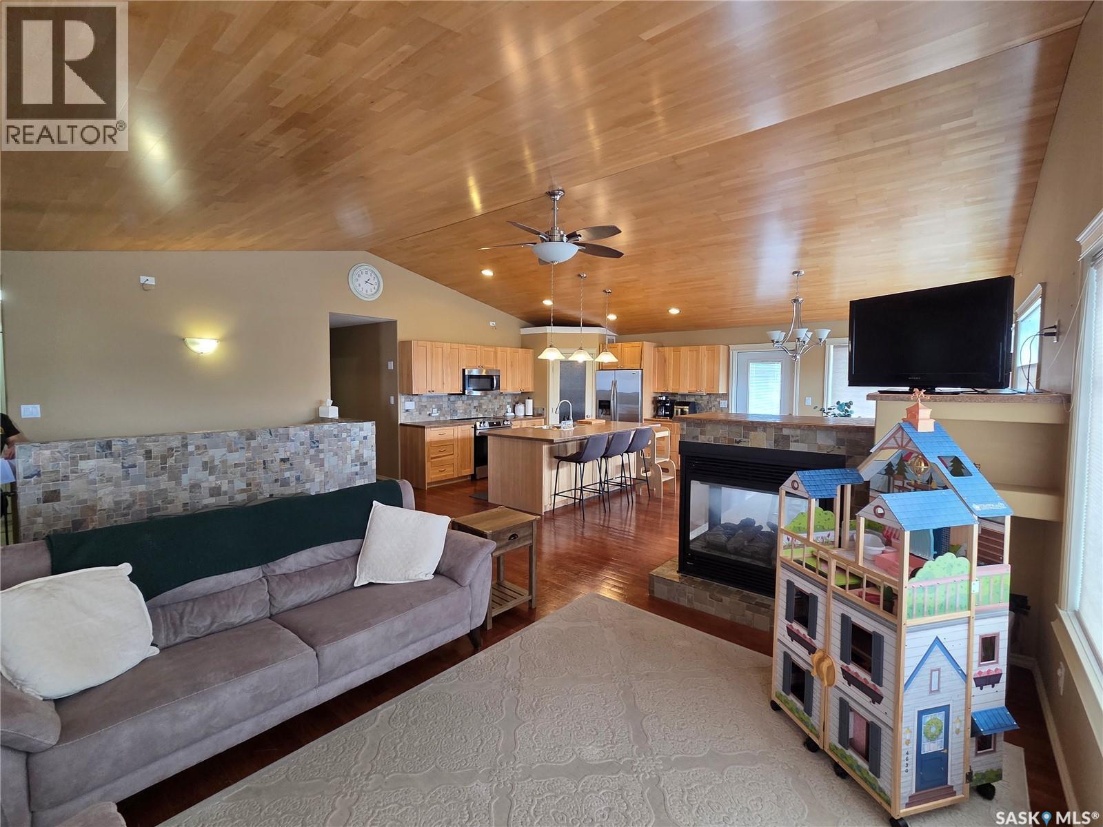 214 5Th Street, Milestone, SK - Indoor