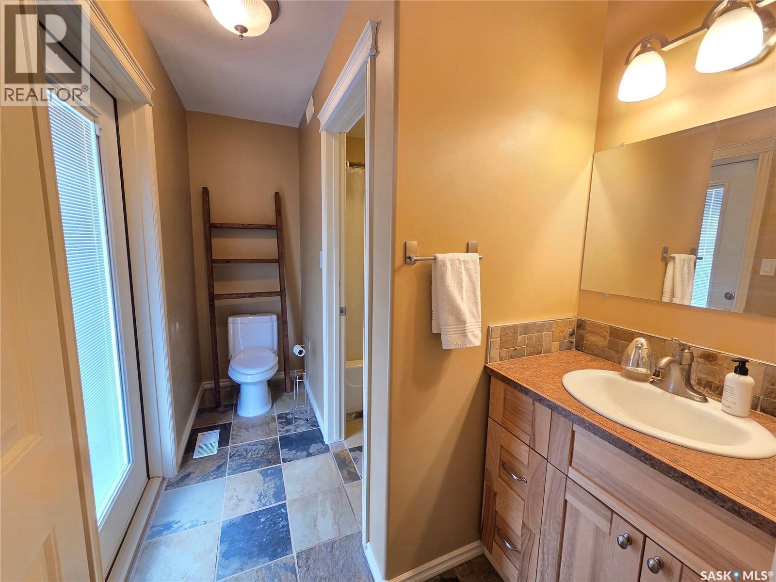 214 5Th Street, Milestone, SK - Indoor Photo Showing Bathroom