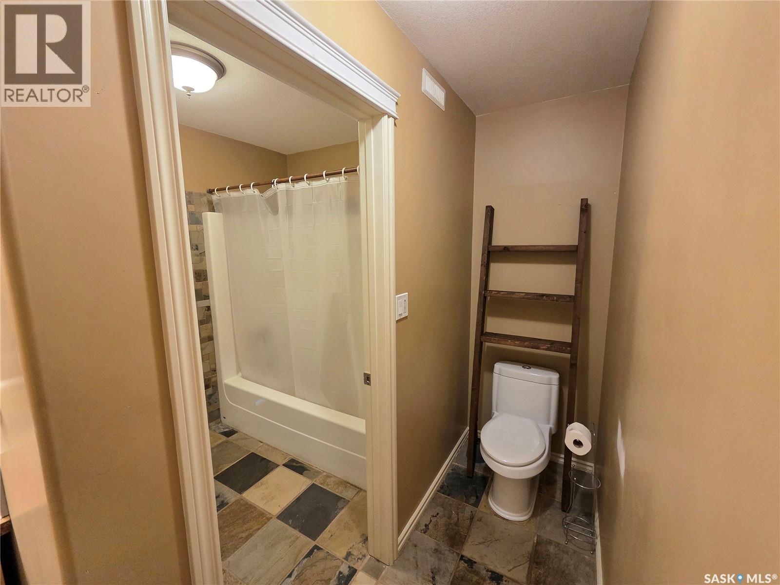 214 5Th Street, Milestone, SK - Indoor Photo Showing Bathroom