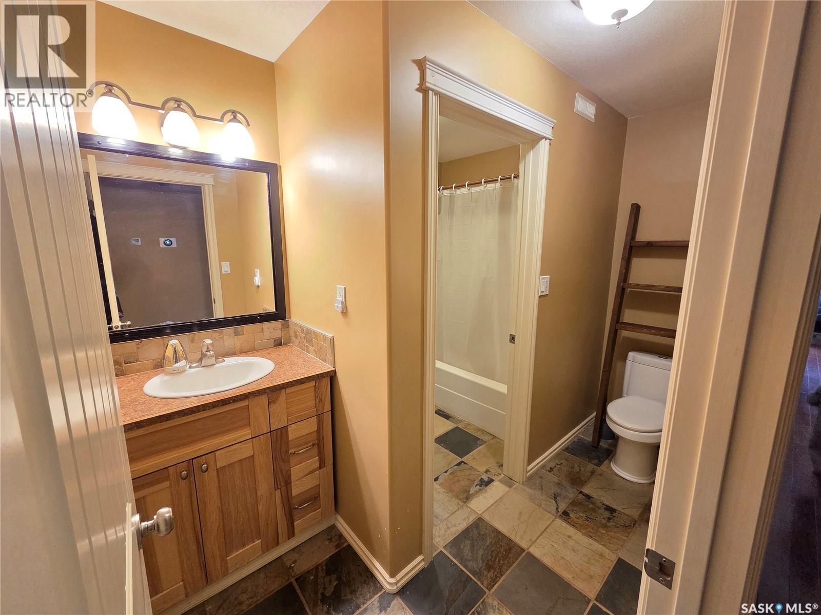 214 5Th Street, Milestone, SK - Indoor Photo Showing Bathroom