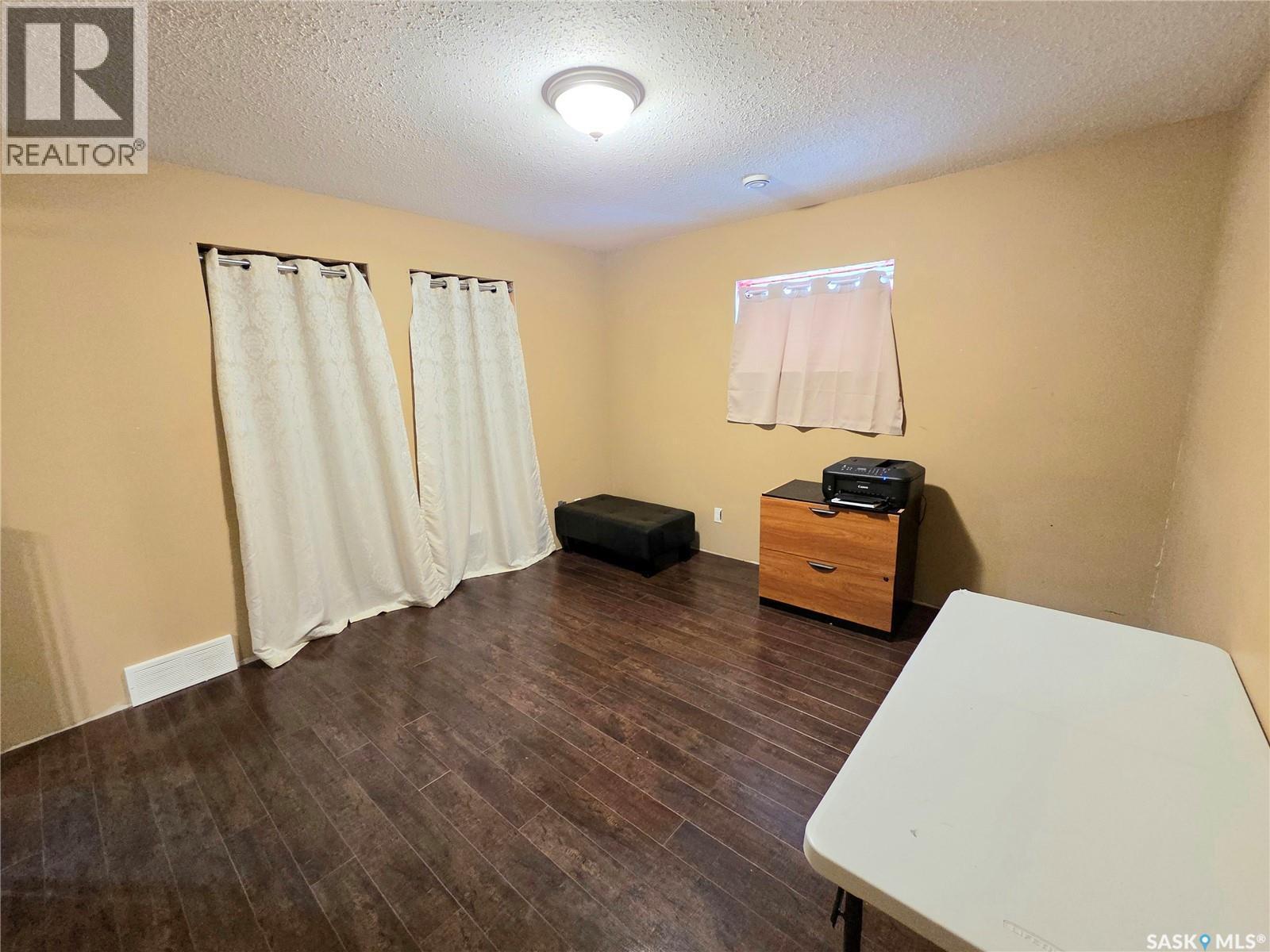 214 5Th Street, Milestone, SK - Indoor
