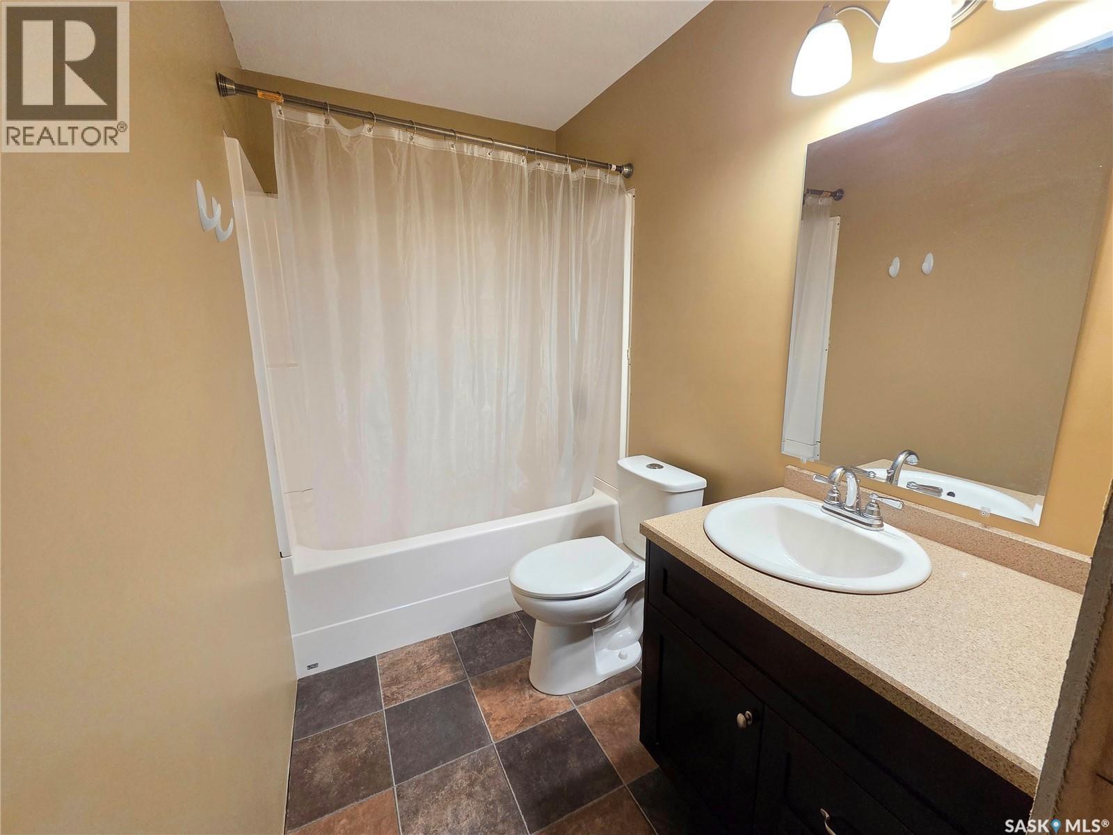 214 5Th Street, Milestone, SK - Indoor Photo Showing Bathroom