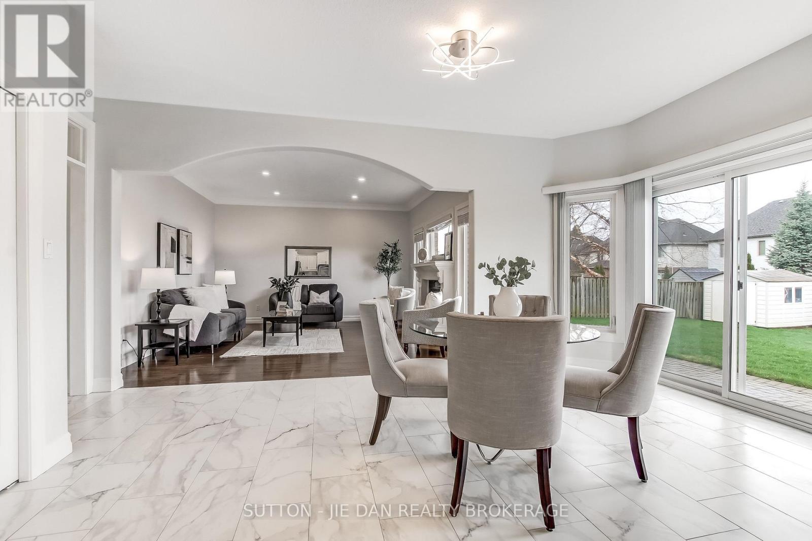 328 Plane Tree Drive, London North (North R), ON - Indoor Photo Showing Dining Room