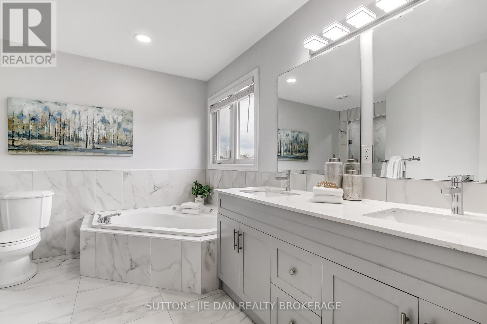 328 Plane Tree Drive, London North (North R), ON - Indoor Photo Showing Bathroom