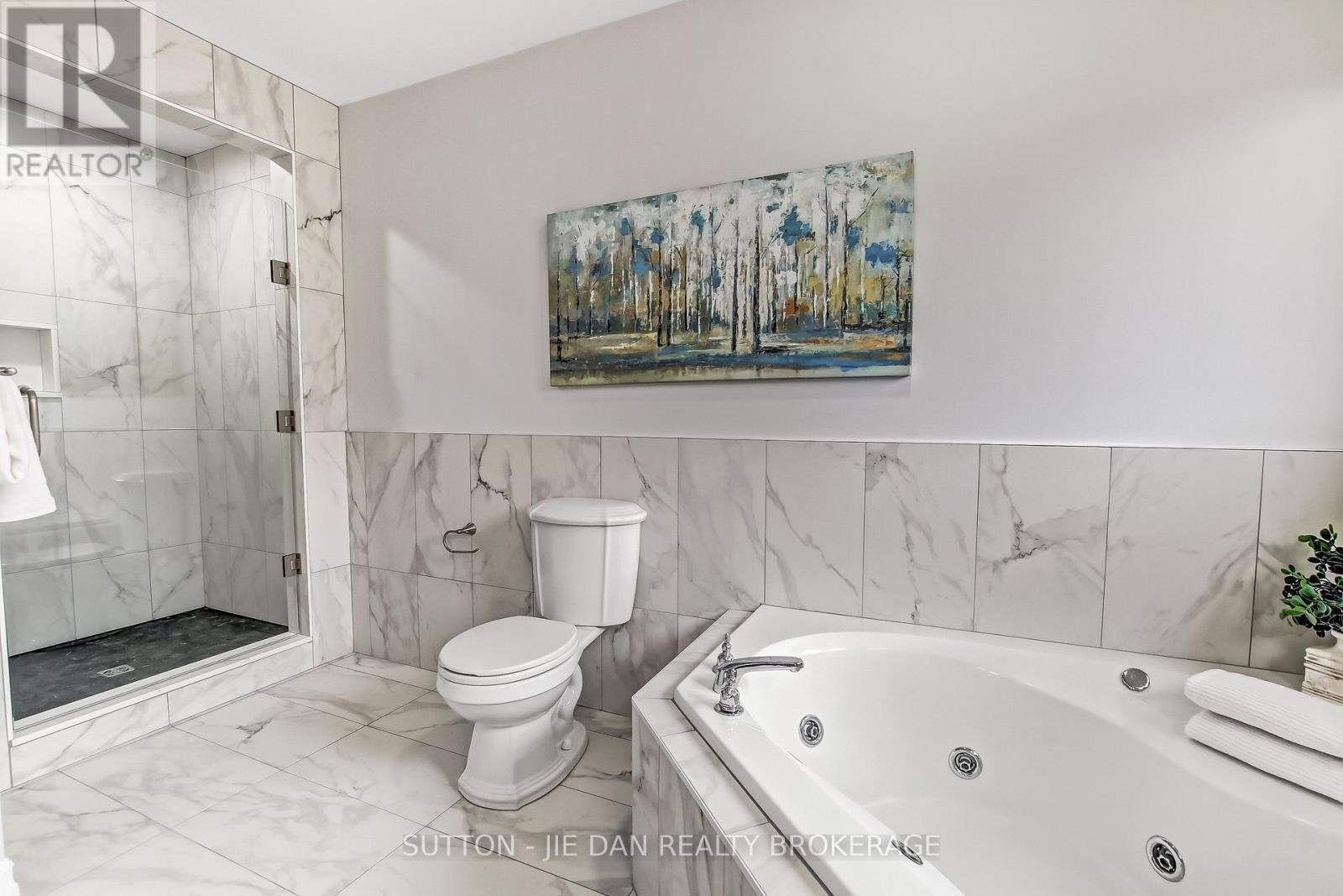 328 Plane Tree Drive, London North (North R), ON - Indoor Photo Showing Bathroom