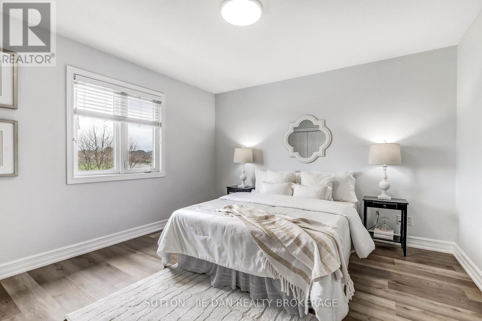 328 Plane Tree Drive, London North (North R), ON - Indoor Photo Showing Bedroom