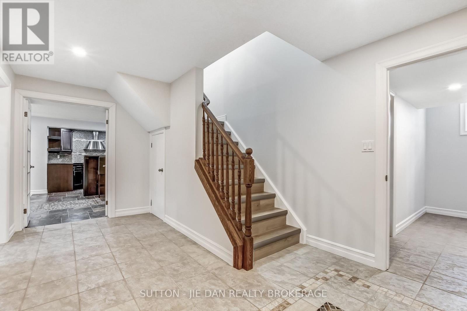 328 Plane Tree Drive, London North (North R), ON - Indoor Photo Showing Other Room