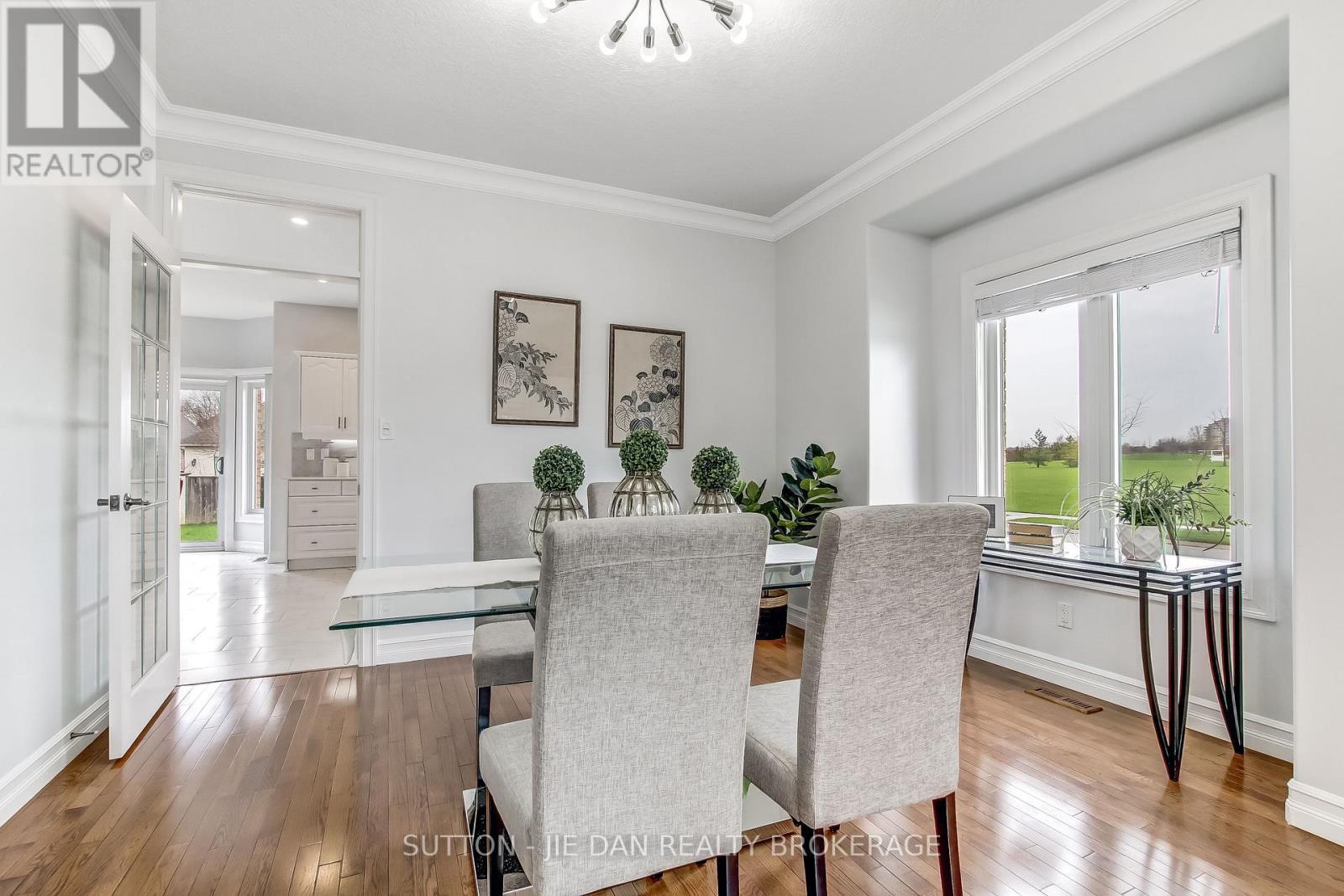 328 Plane Tree Drive, London North (North R), ON - Indoor Photo Showing Dining Room