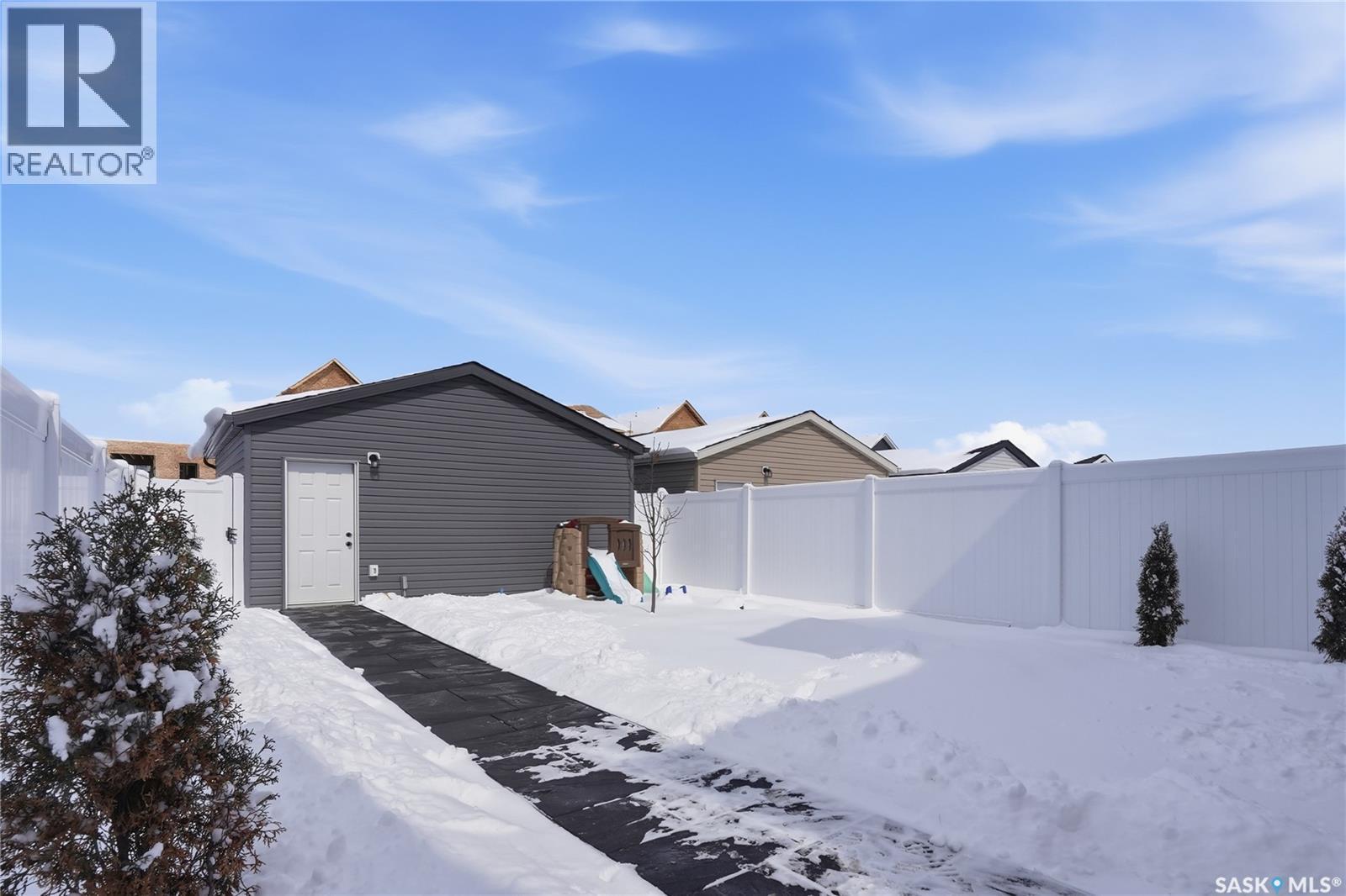 1047 Brighton Gate, Saskatoon, SK - Outdoor
